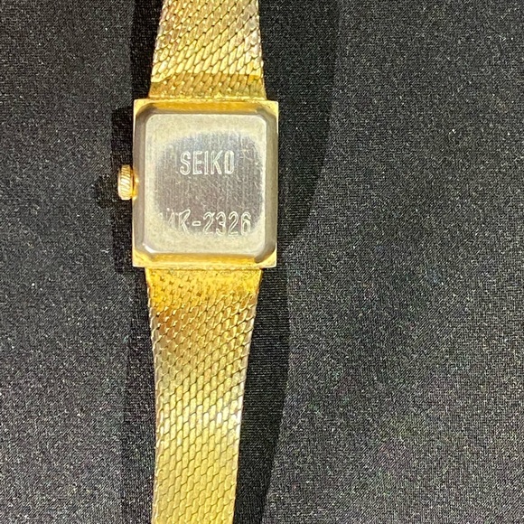 Estate Seiko Women’s Timepiece in 14K Gold with Genuine Diamond Accents - Picture 7 of 11